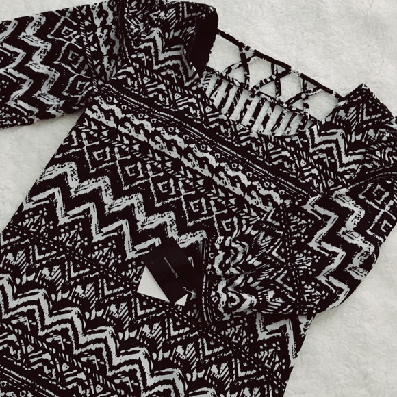 Dresses & Skirts - NWT Black and White Pattern Cage Dress